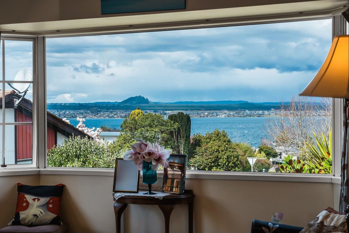 2/8 Kinder Street, Acacia Bay, Taupo - Carousel 2