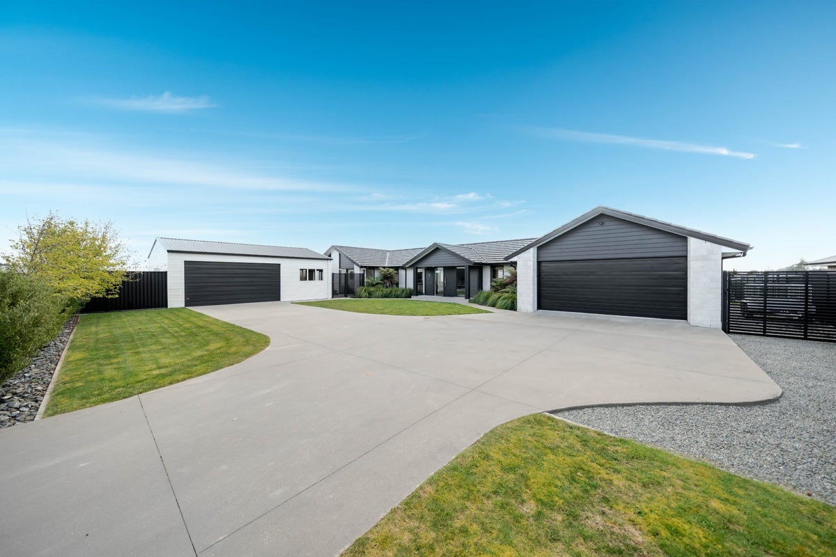 9 Pegasus Place, Seaward Bush, Invercargill - Carousel 1