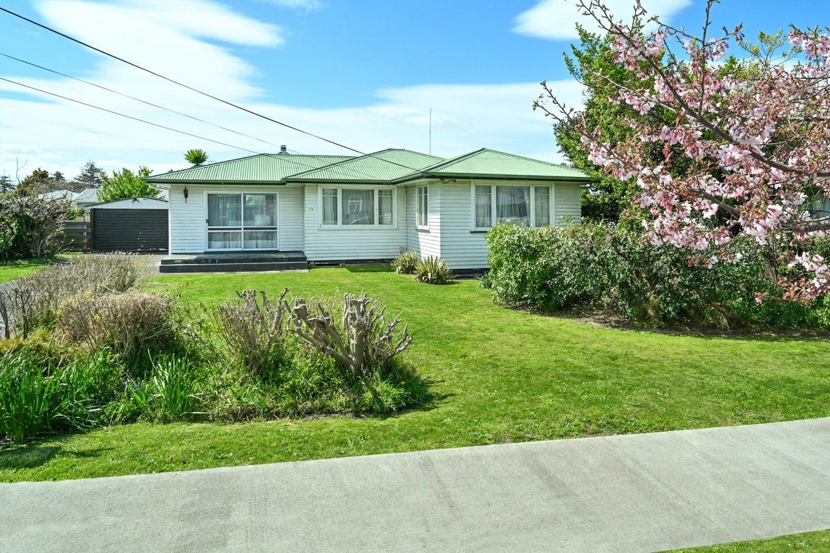 110 Warwick Road, Mayfair, Hastings - Carousel 1