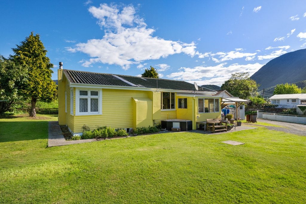 53 Broadway, Picton - Carousel 1