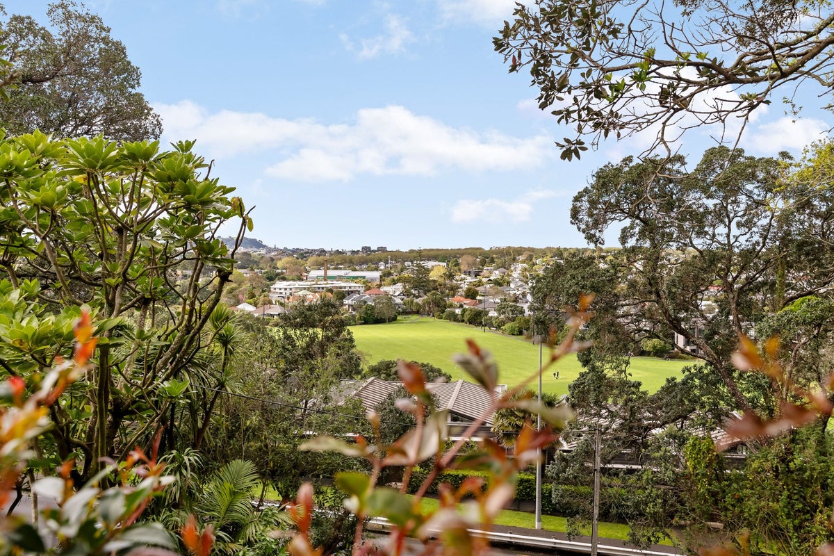 33 West End Road, Herne Bay, Auckland - Carousel 16