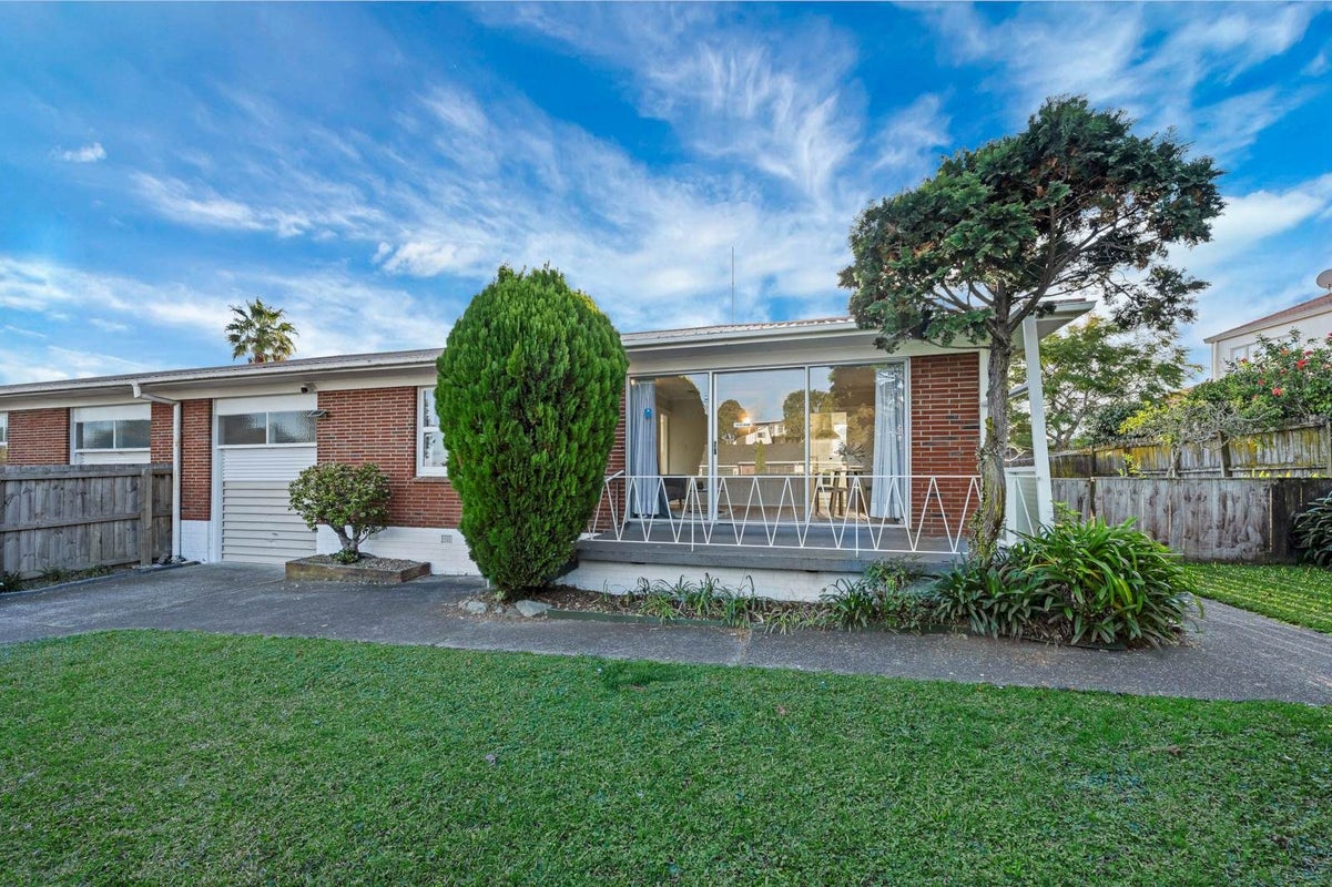 2/1 Chevis Place, Pakuranga, Auckland - Carousel 1
