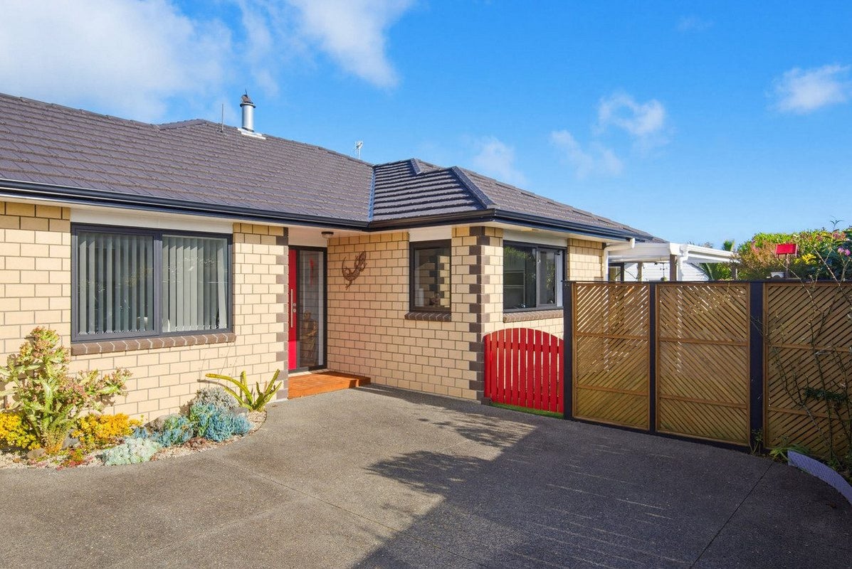 16 Pearson Place, Paraparaumu, Paraparaumu - Carousel 2