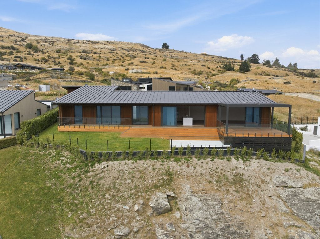 6 Red Deer Rise, Kelvin Heights, Queenstown - Carousel 2