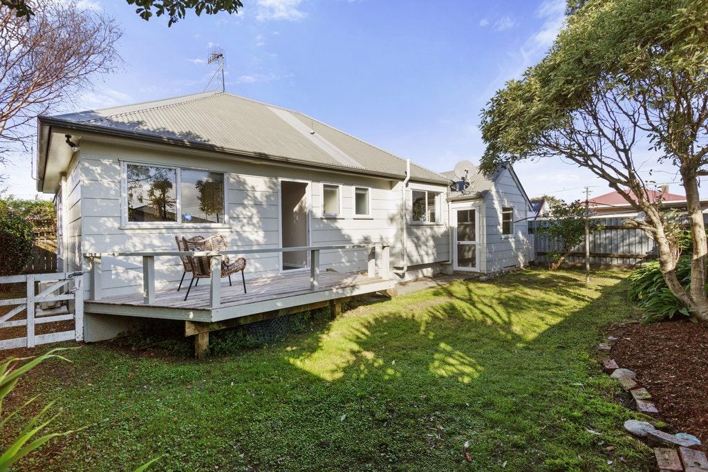 2/17 FITZHERBERT ST ALICE, Alicetown,  Lower Hutt - Carousel 1