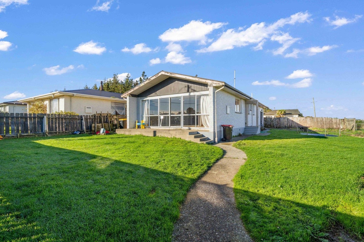 1 Avon Road, Clifton, Invercargill - Carousel 1