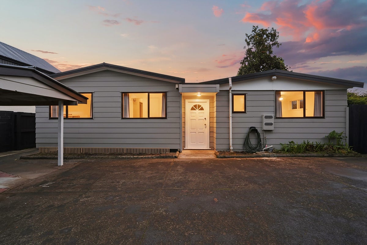37A Range View Road, Mount Albert, Auckland - Carousel 1
