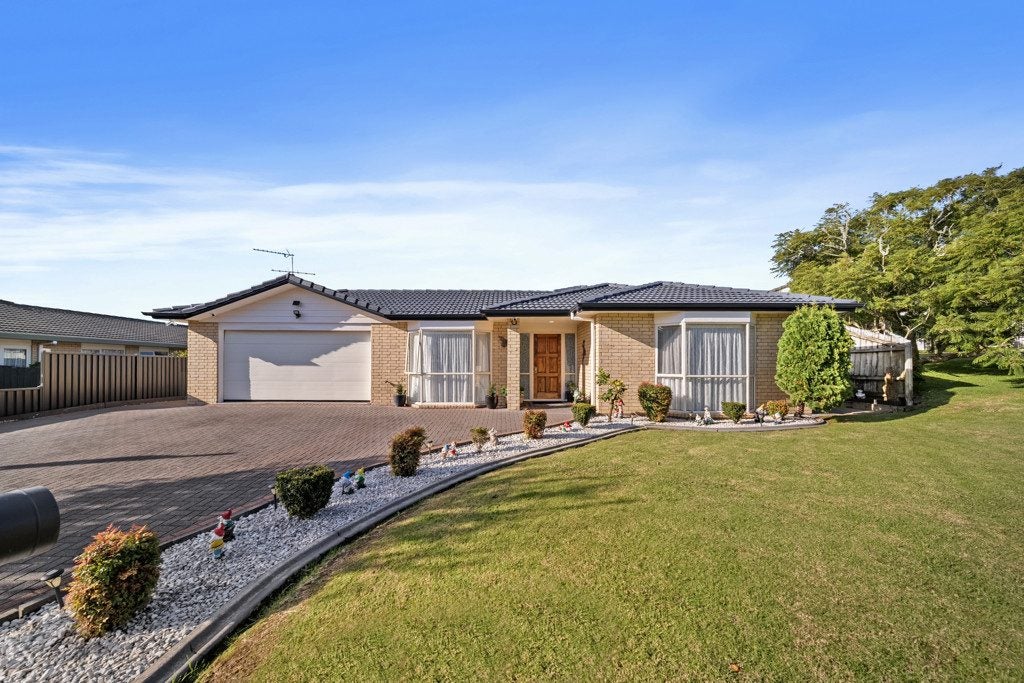 17 Flora Place, Wattle Downs, Auckland - Carousel 2