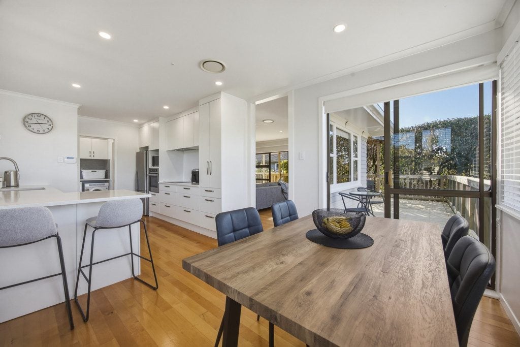 61 Ennis Avenue, Pakuranga Heights, Auckland - Carousel 2