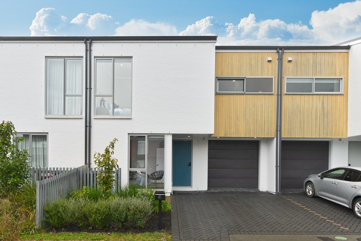 41 Roundel Crescent, Whenuapai, Auckland - Carousel 1