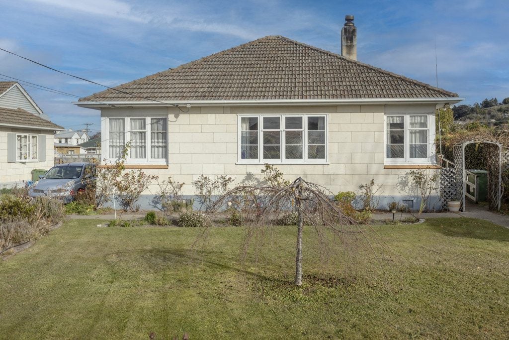 11 Farnham Street, Oamaru North, Oamaru - Carousel 1