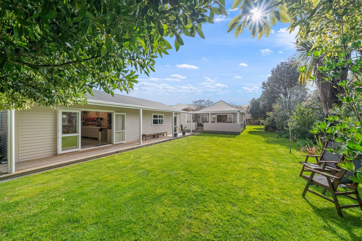 3 Heretaunga Square, Silverstream, Upper Hutt - Carousel 1