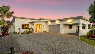 6 Montego Drive, Papamoa Beach, Papamoa - Carousel 1