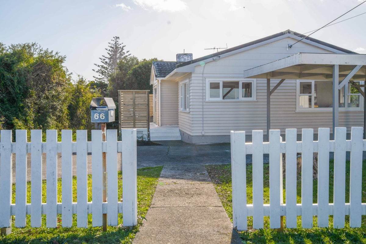 1/66 Coronation Road, Hillcrest, Auckland - Carousel 2