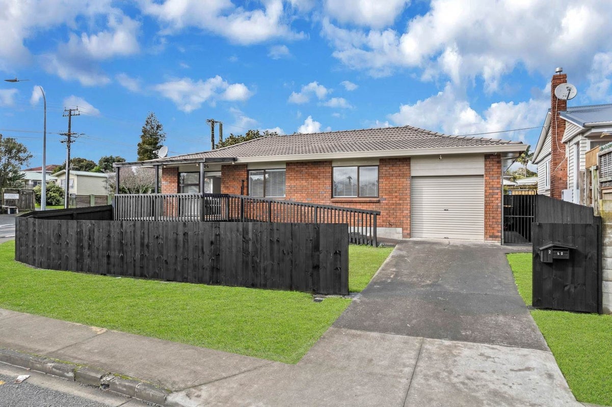 2/60 Flanshaw Road, Te Atatu South, Waitakere City, Auckland - Carousel 1