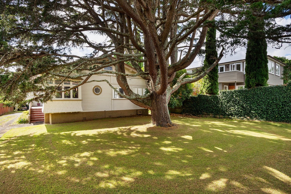 54 Lloyd Avenue, Mount Albert, Auckland - Carousel 1