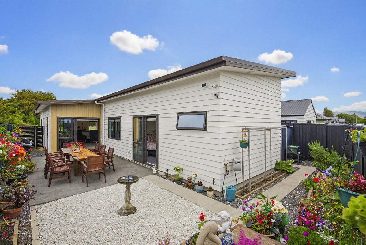 12 Enereta Road, Otaki - Carousel 2