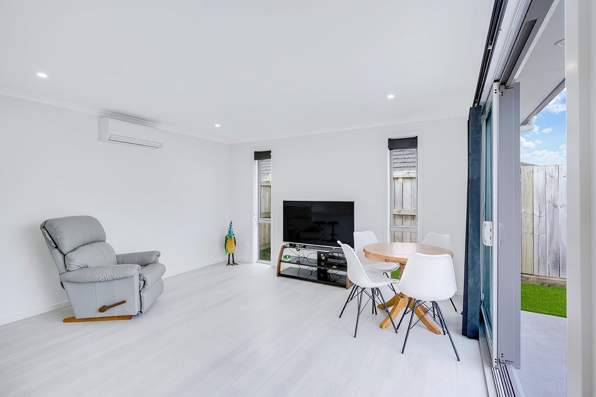 1/4 Bostonkip Crescent, Fitzroy, Hamilton - Carousel 2