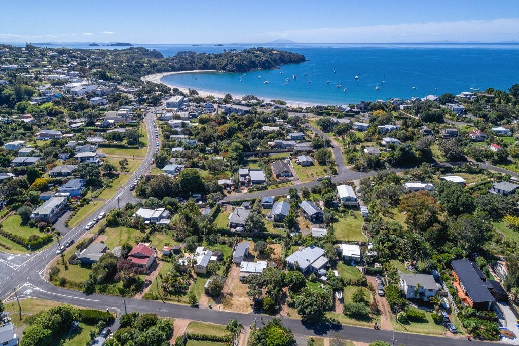8 Manuka Road, Oneroa, Waiheke Island - Carousel 12