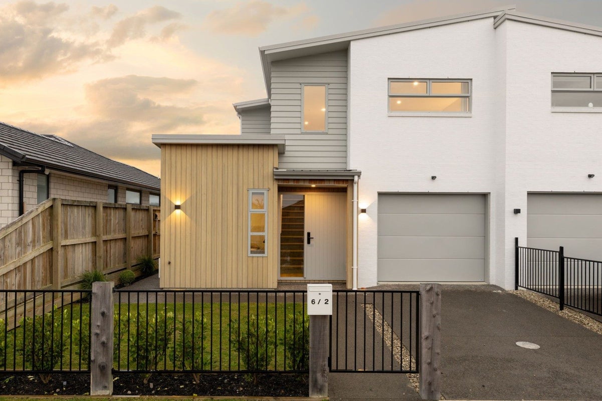 2/6 Kimbolton Street, Rototuna North, Hamilton - Carousel 1