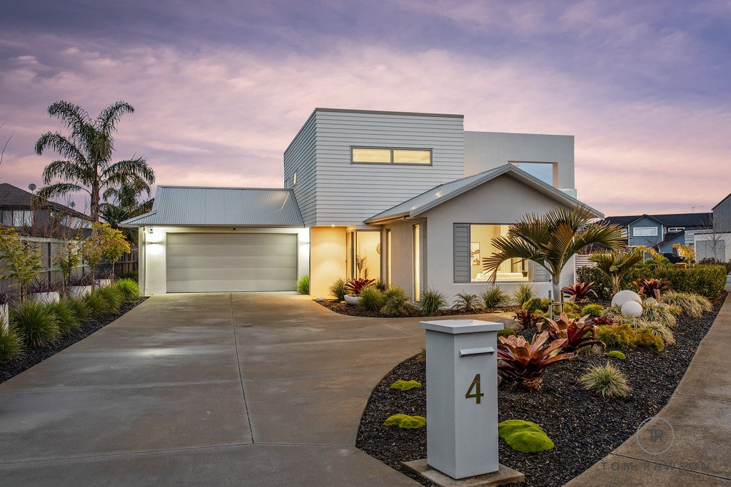 4 Turua Rise, Karaka, Papakura - Carousel 1