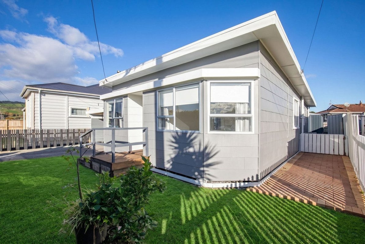 25 Station Road, Paeroa, Paeroa - Carousel 1