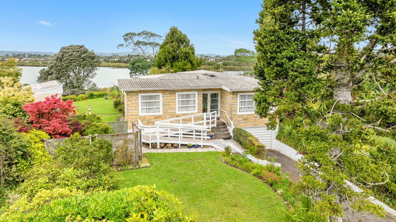 14 Lucas Place, Weymouth, Auckland - Carousel 1