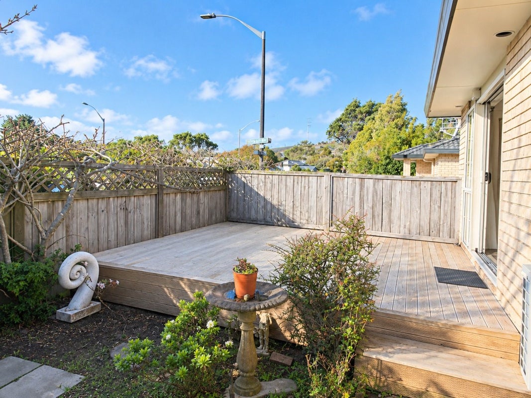 42A Horokiwi Road West, Newlands, Wellington, Wellington - Carousel 12