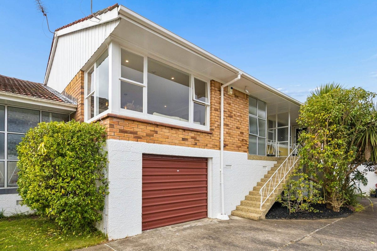 4/9 Haydn Avenue, Royal Oak, Auckland - Carousel 2