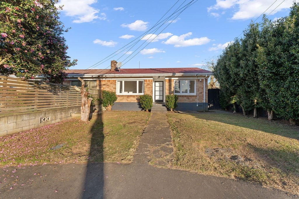 16A Elizabeth Street, Papakura, Papakura - Carousel 1