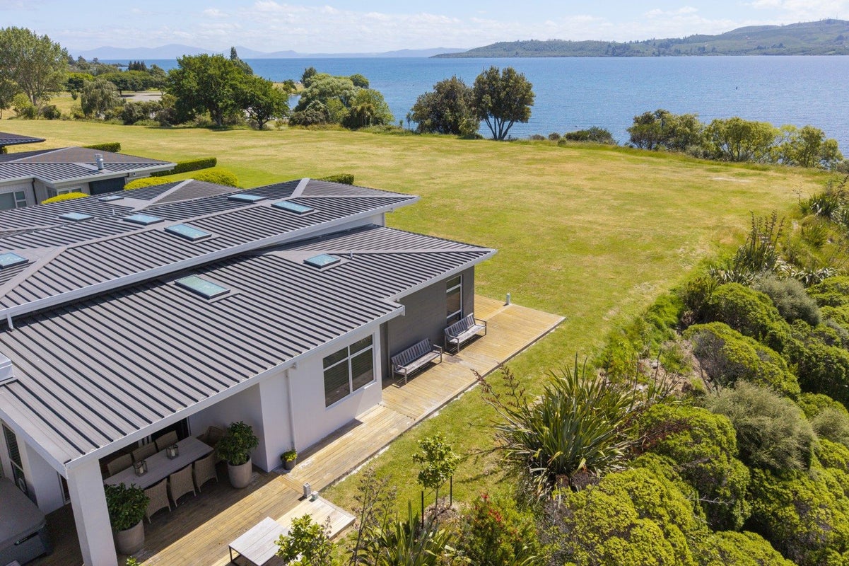 8 Kuiwai Drive, Rainbow Point, Taupo - Carousel 1