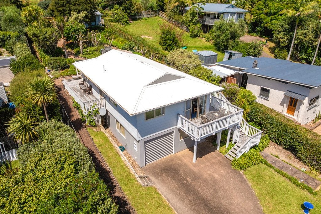 38 Ocean Road, Waiheke Island, Waiheke Island - Carousel 2