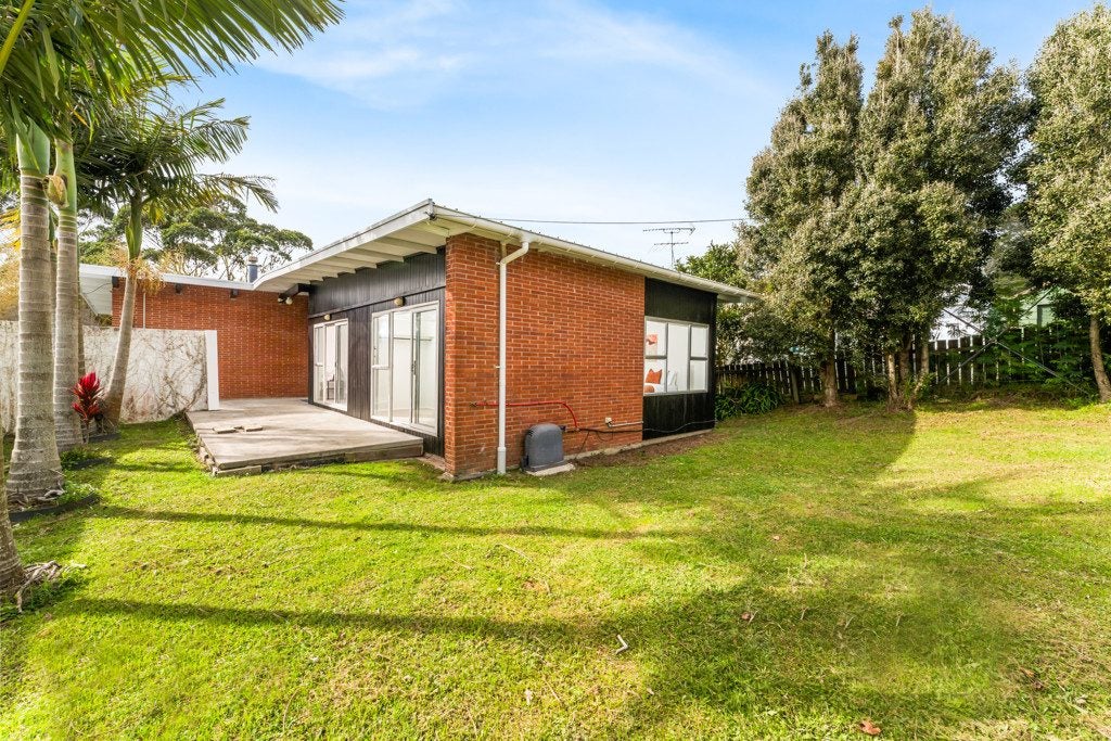 137 Albany Highway, Unsworth Heights, Auckland - Carousel 2