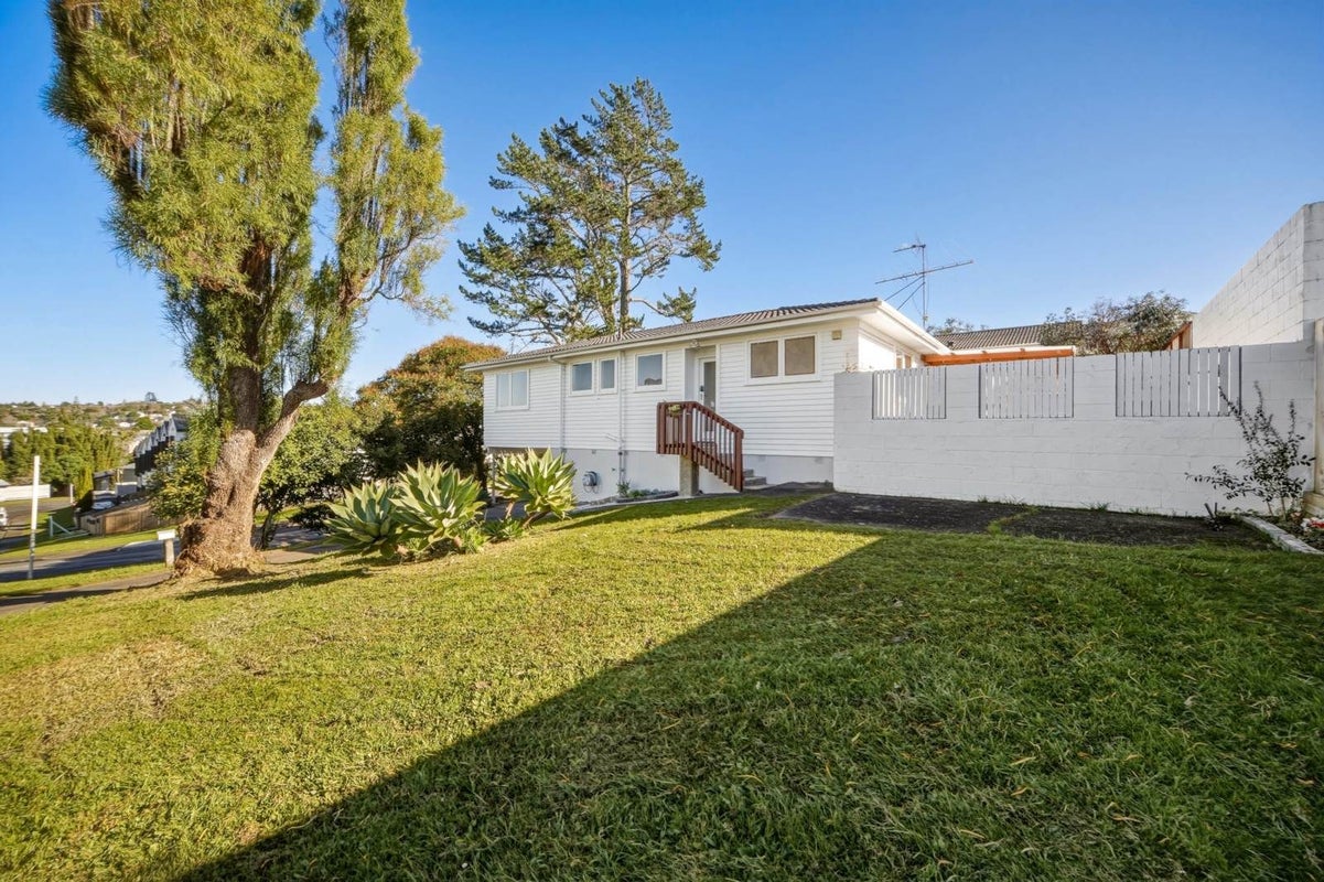 31 Glenbervie Crescent, Massey, Auckland - Carousel 2