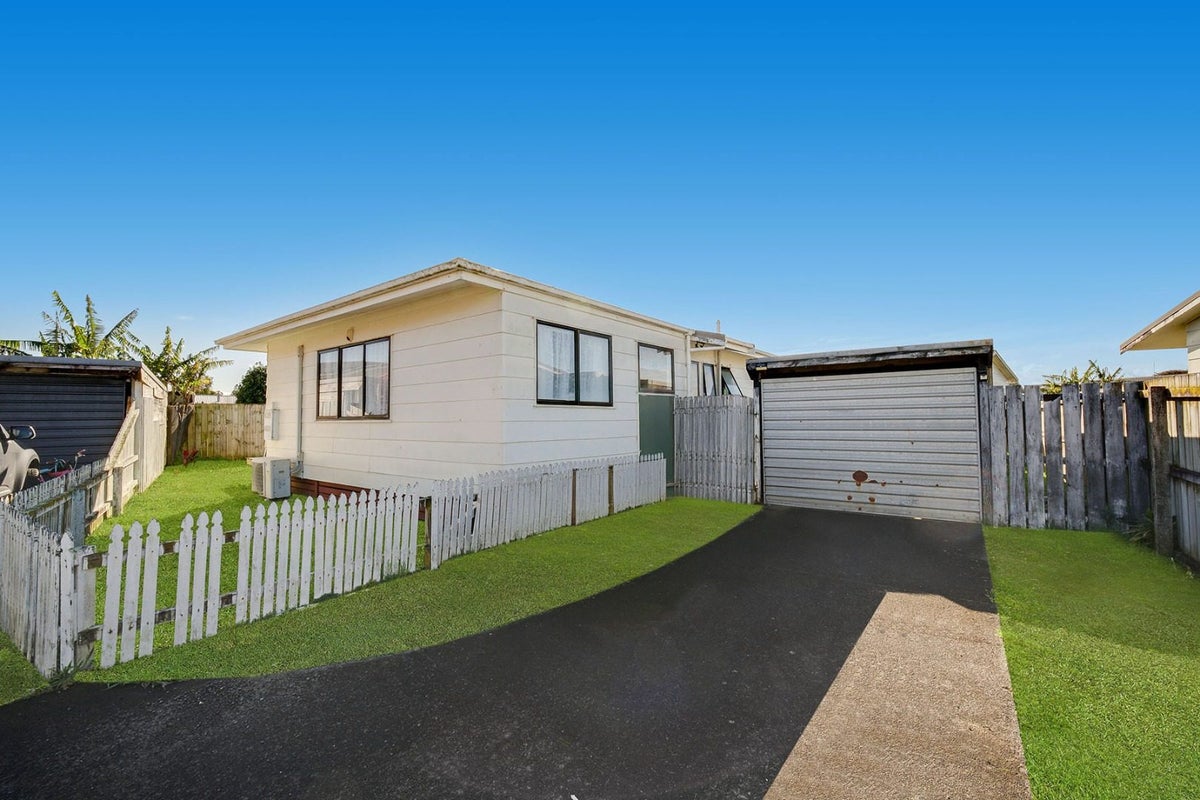 2/14 Templeton Place, Clendon Park, Auckland - Carousel 1