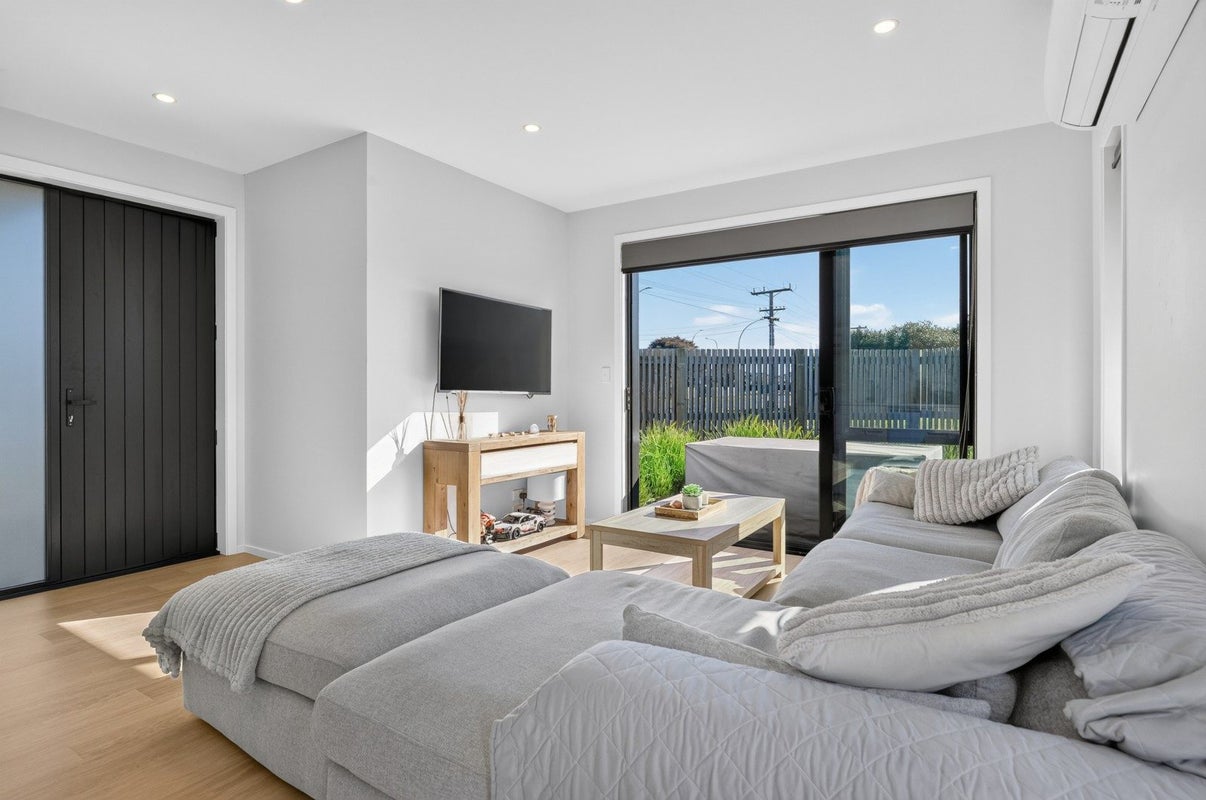 2/67 St Andrews Terrace, St Andrews, Hamilton - Carousel 2