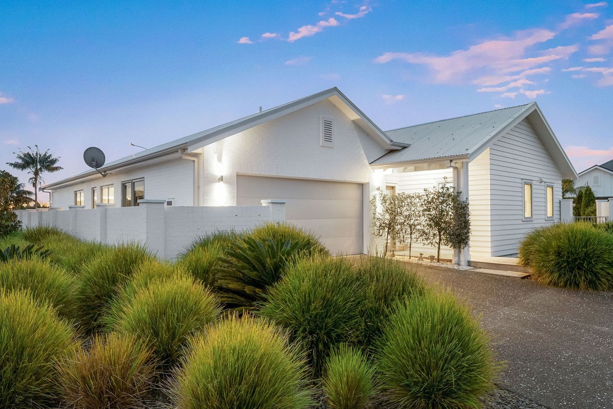 1 Astelia Lane, Papamoa Beach, Papamoa - Carousel 1