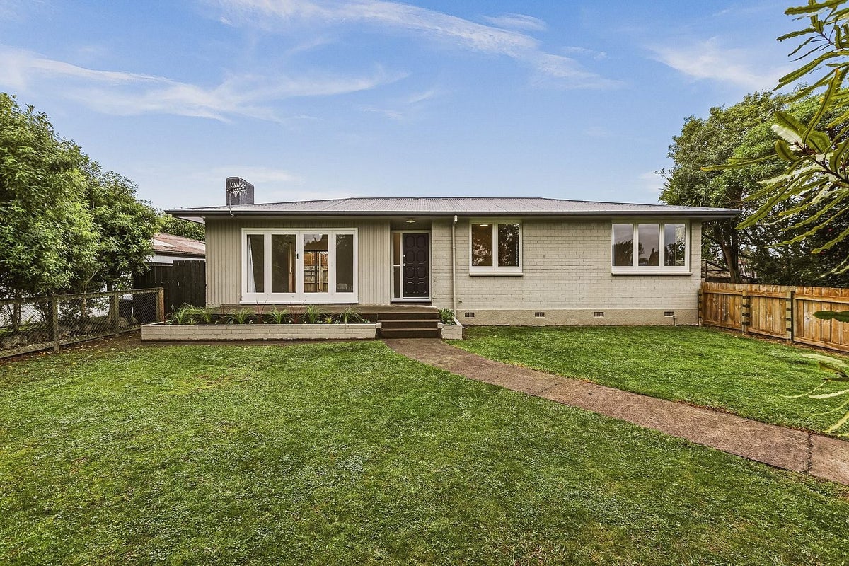 14 Lipscombe Crescent, Havelock North, Hastings, Hawke's Bay - Carousel 1