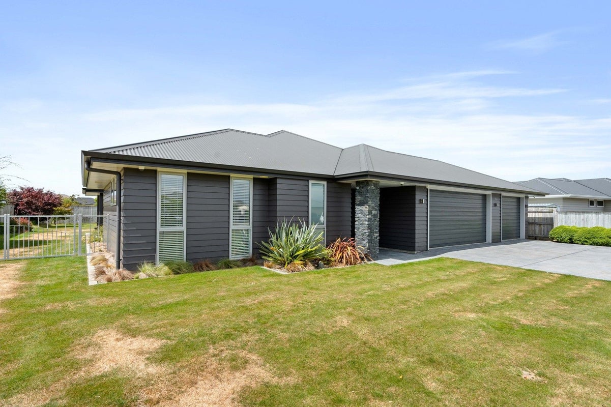 4 Warrington Court, Carterton, Carterton - Carousel 1