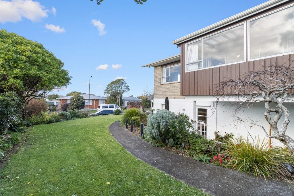 6 Julian Place, Westown, New Plymouth - Carousel 16