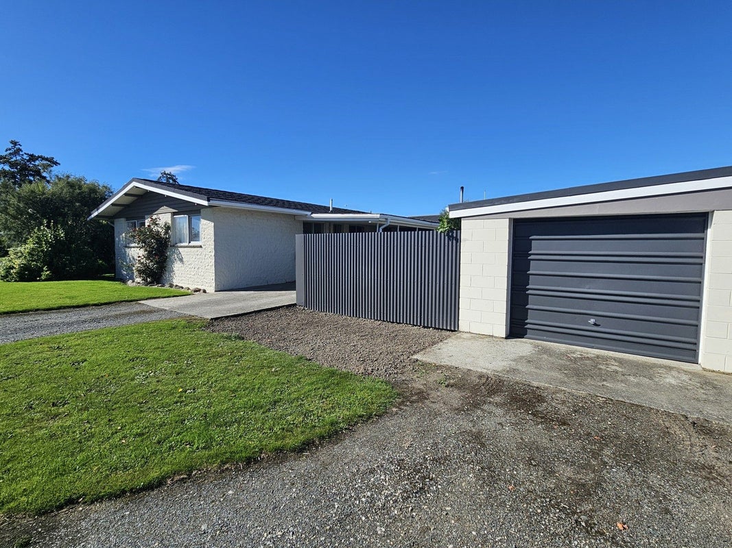 21 Centennial Avenue, Balclutha - Carousel 1