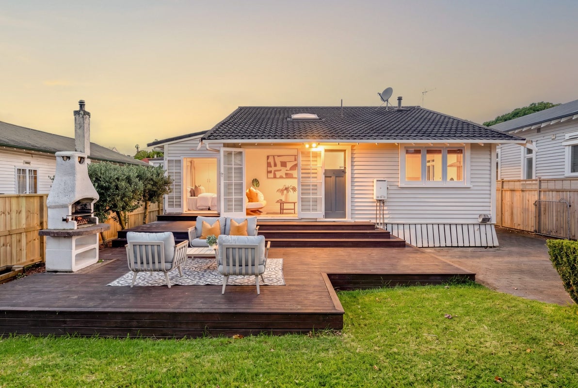 42 Woodward Road, Mount Albert, Auckland - Carousel 2