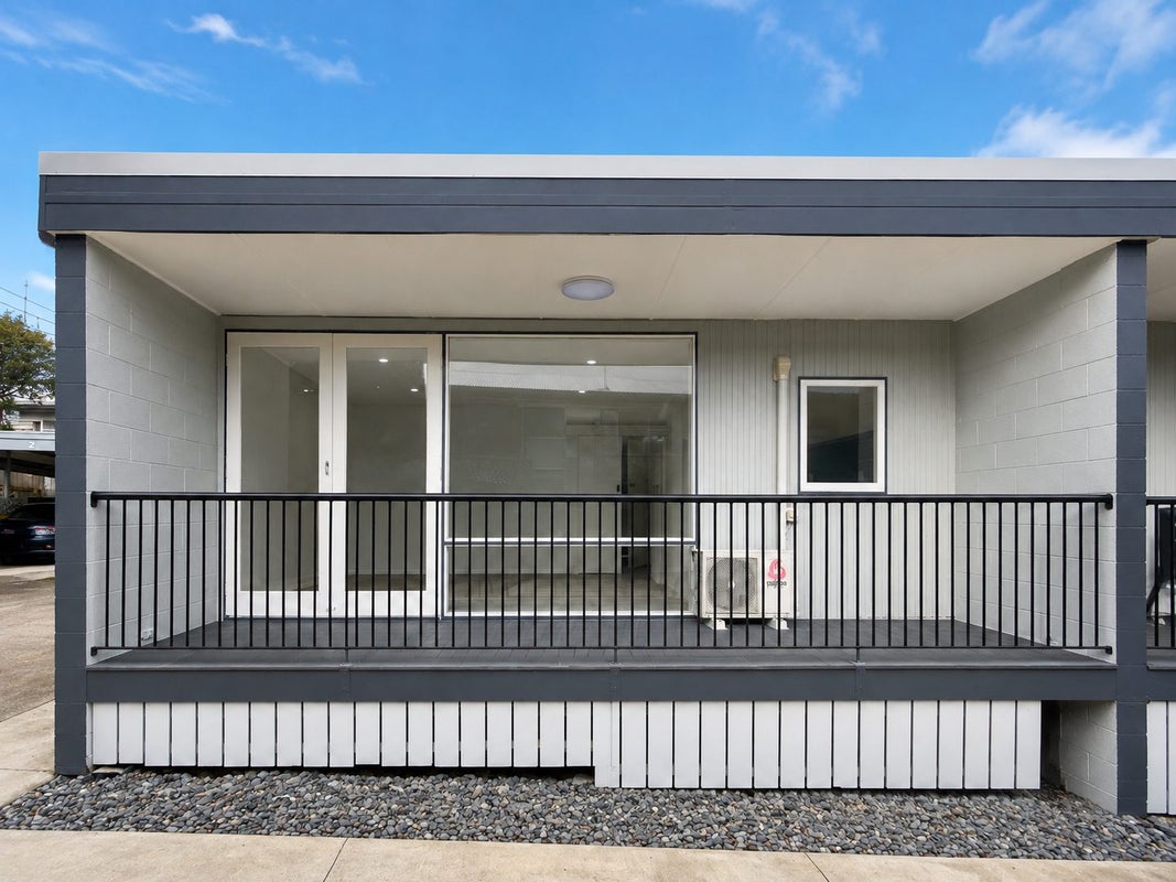 16A Dallinghoe Crescent, Milford, Auckland - Carousel 1