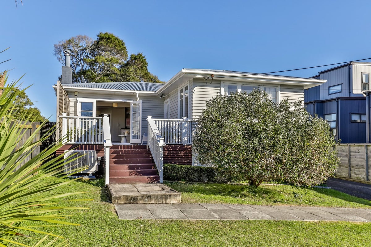 18A Gilliam Street, New Lynn, Auckland - Carousel 1