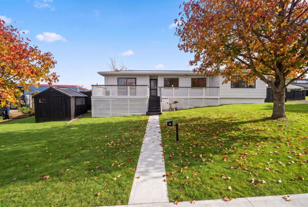 1 Dalmahoy Place, Wattle Downs, Auckland - Carousel 1