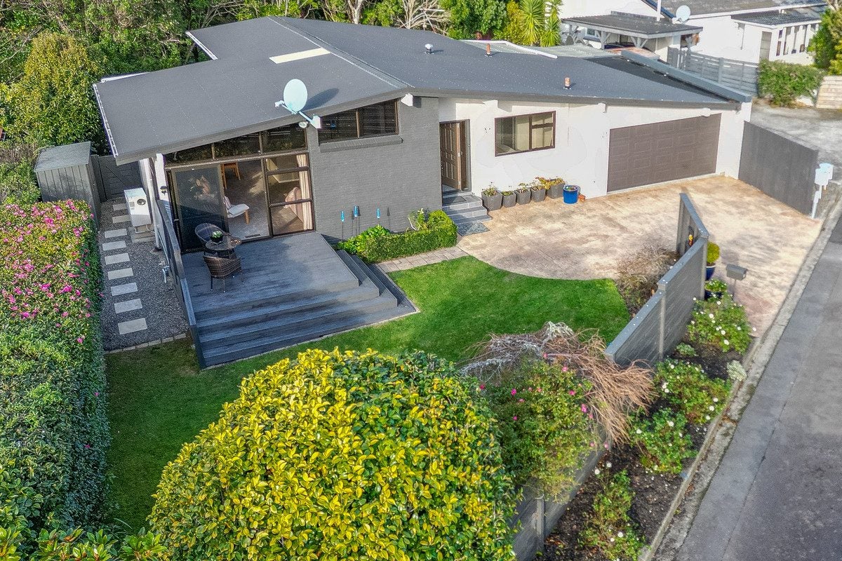 21 Caesars Place, Churton Park, Wellington - Carousel 2
