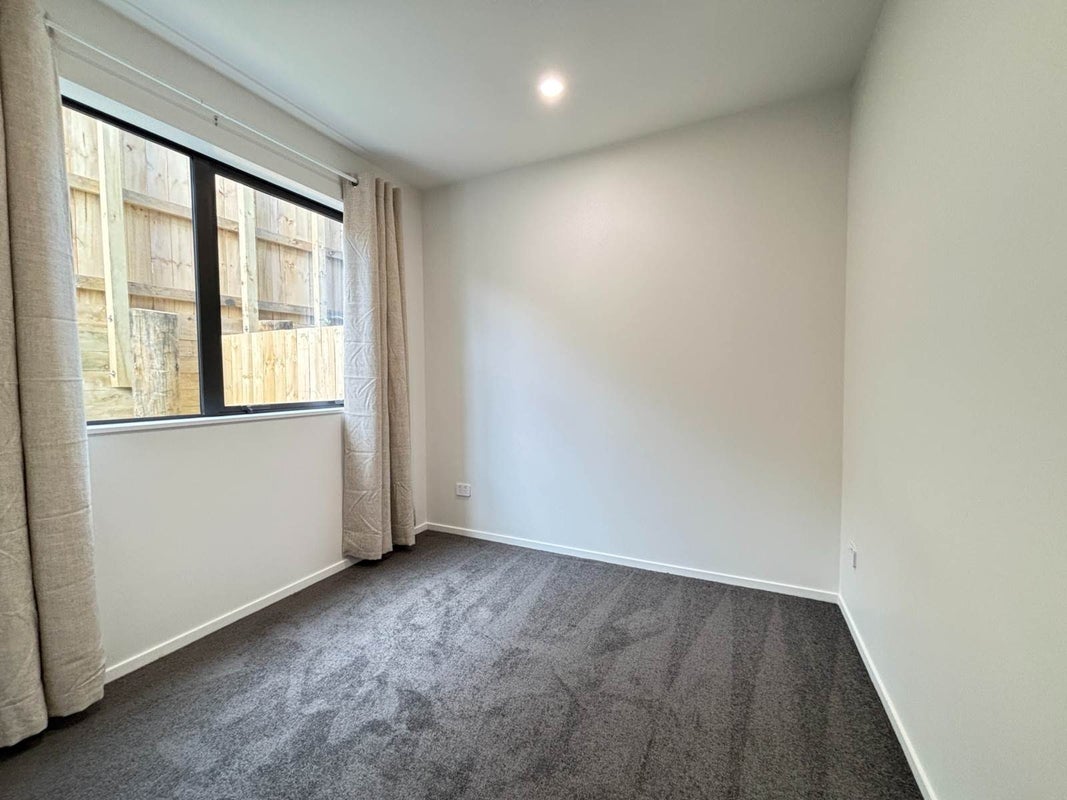 5A Glenshee Place, Highland Park, Auckland - Carousel 2