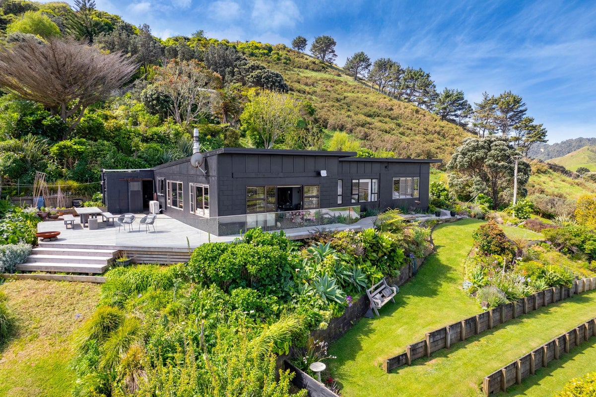 69 North Street, Mokau - Carousel 1
