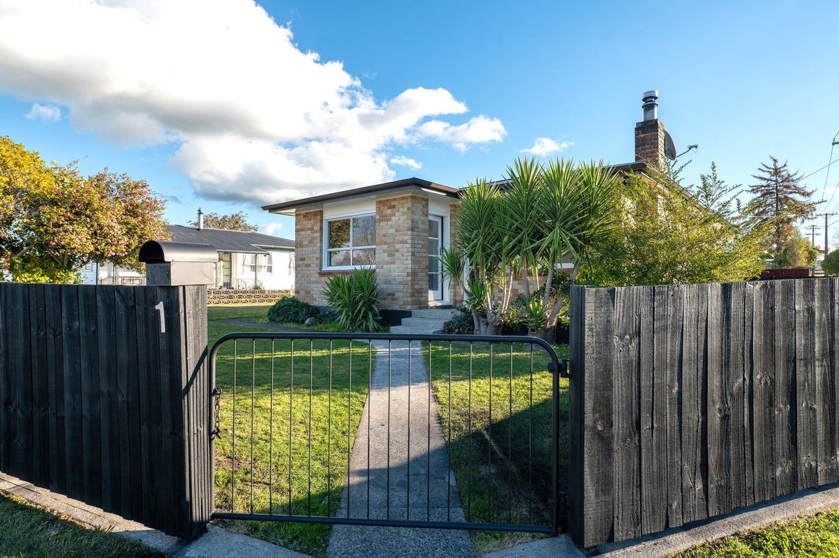 1 Kevin Street, Glenholme, Rotorua - Carousel 1