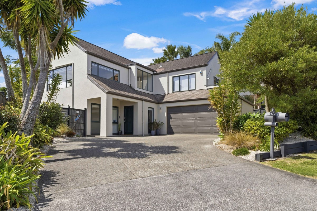 32 Byblos Place, The Gardens, Auckland - Carousel 1